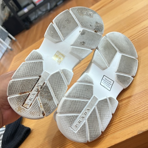 PRADA - Picture 6 of 10